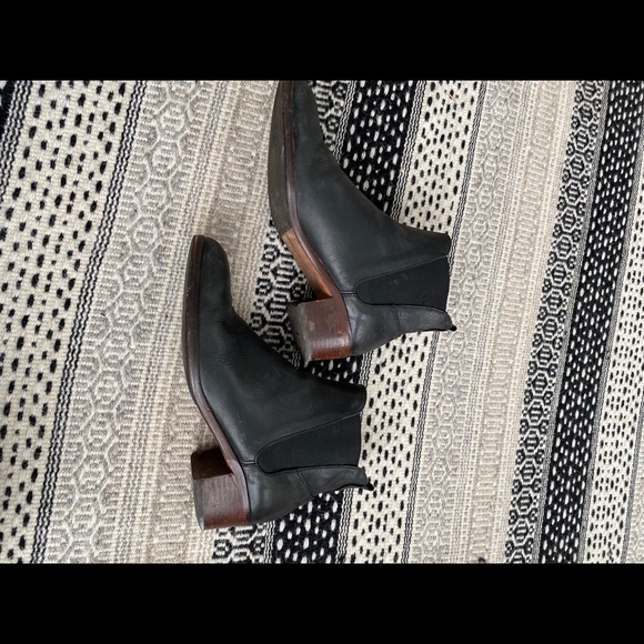 H by Hudson black leather Chelsea boots size 10/41 - Picture 3 of 7